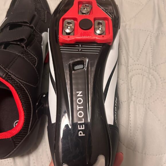 Peloton Cycling Shoes with LOOK Delta Cleats – Men’s Size 43 (US 9.5–10) - Picture 8 of 9